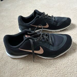 Women’s Nike shoes. Size 8.5
